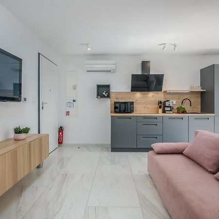 ונטאצ'יצ'י Modern Apartments Elle Malinska מראה חיצוני תמונה