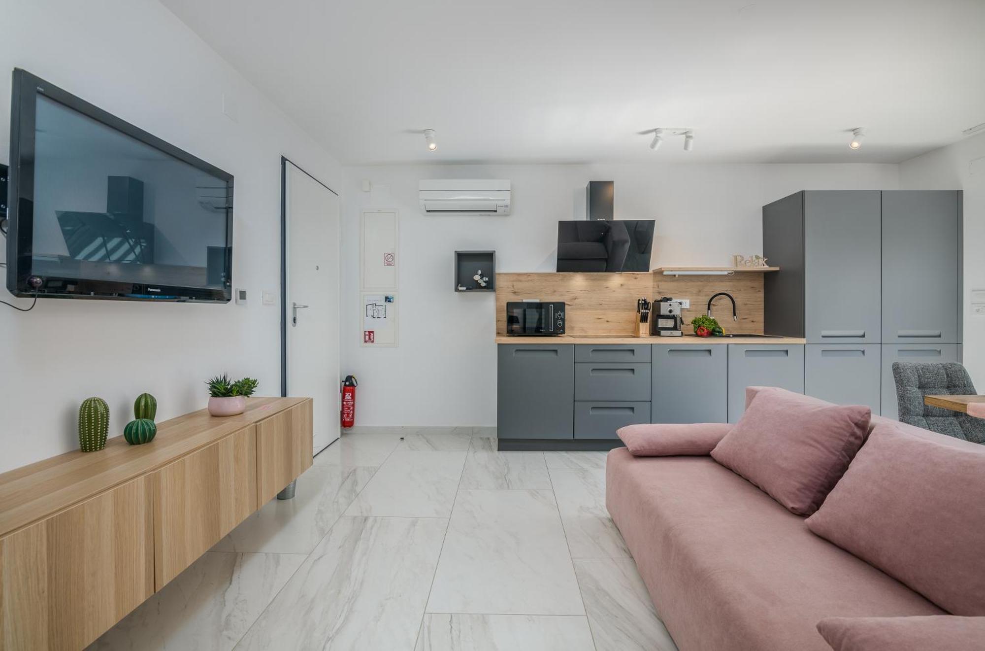 ונטאצ'יצ'י Modern Apartments Elle Malinska מראה חיצוני תמונה