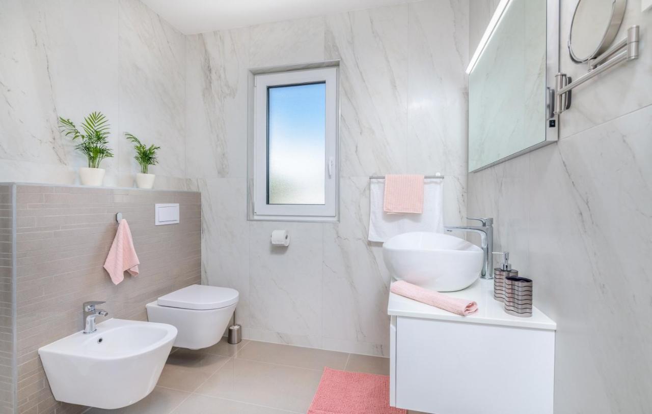ונטאצ'יצ'י Modern Apartments Elle Malinska מראה חיצוני תמונה